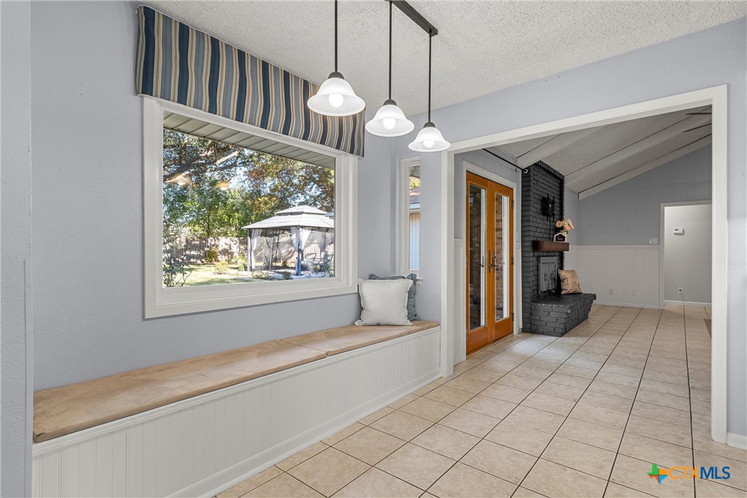 2014 Forest Trail Temple, TX 76502 - Photo 15 of 38 a living room with furniture and a large window