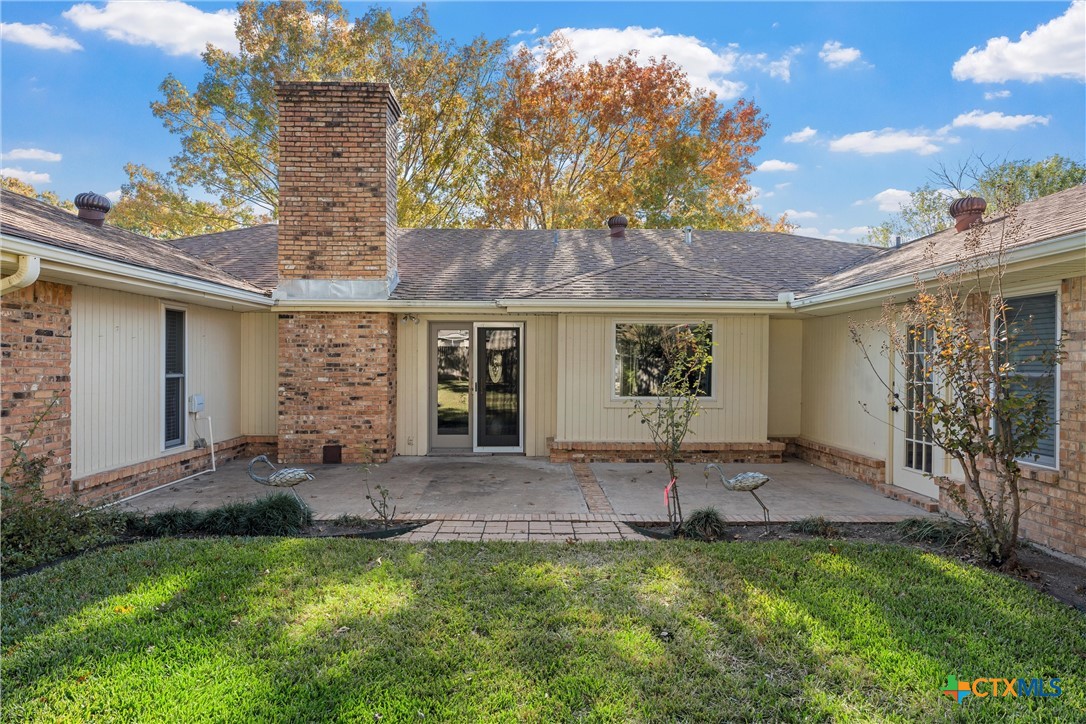 2014 Forest Trail Temple, TX 76502 - Photo 32 of 38 a backyard of a house with table and chairs