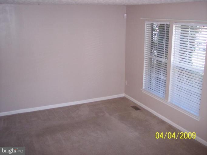 2656 Summers Ridge Drive Odenton, MD 21113 - Photo 2 of 17 Nice sized living room