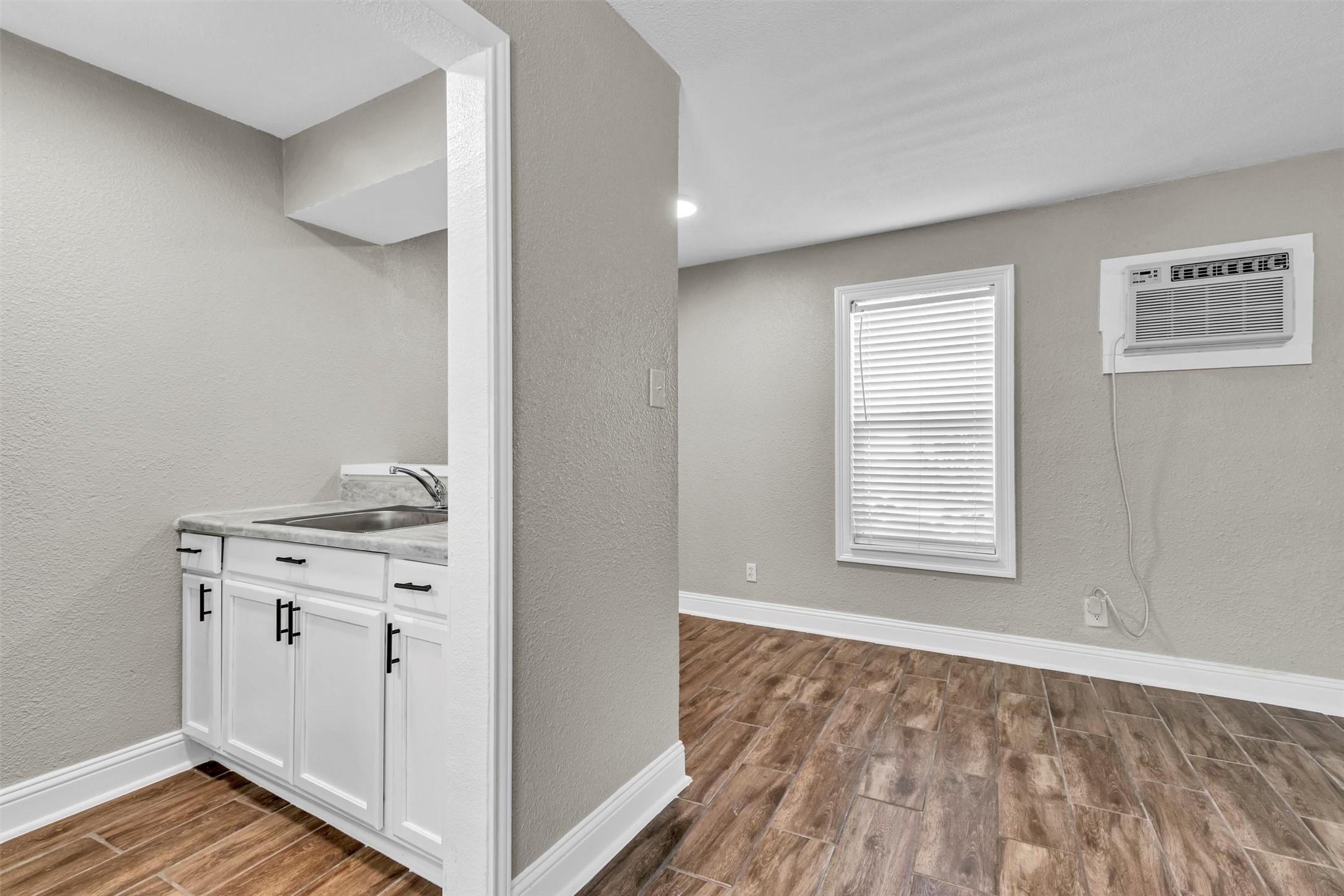 1423 Hawthorne Street, Unit 2 Houston, TX 77006 - Photo 7 of 22