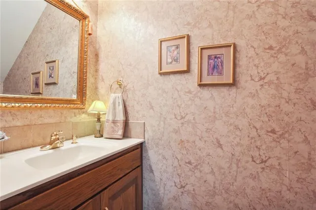 $1,250,000 | 15555 South Moonlight Road, Olathe, KS 66061