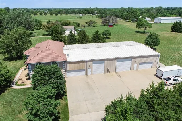 $1,250,000 | 15555 South Moonlight Road, Olathe, KS 66061