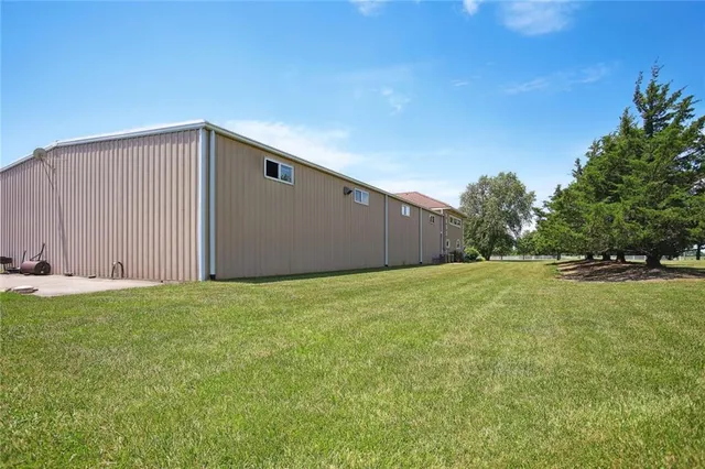 $1,250,000 | 15555 South Moonlight Road, Olathe, KS 66061