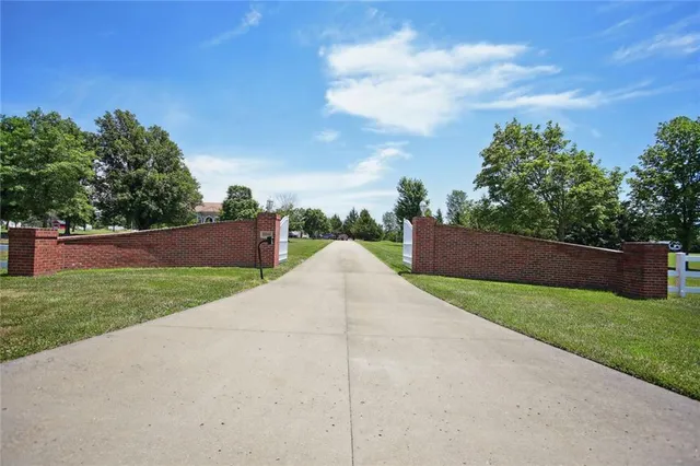 $1,250,000 | 15555 South Moonlight Road, Olathe, KS 66061