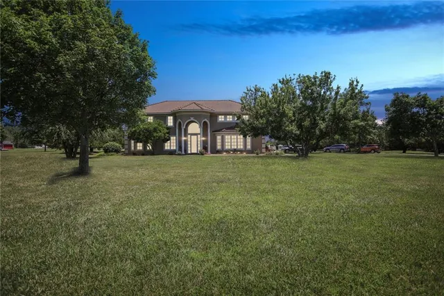 $1,250,000 | 15555 South Moonlight Road, Olathe, KS 66061