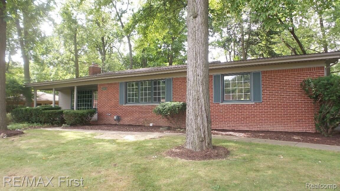 32133 Bonnet Hill Road Farmington, MI 48334 - Photo 4 of 21 20170901_122519_resized.jpg