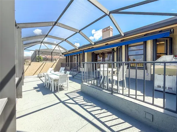 a street sign that is in front of flowers