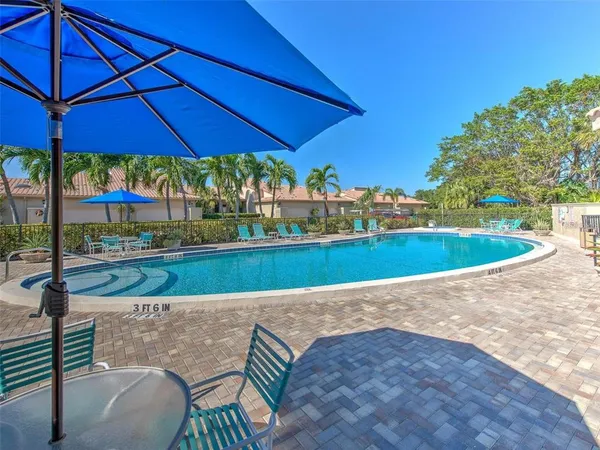 $8,000 | 2377 Harbour Oaks Drive, Longboat Key, FL 34228