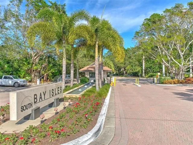 $8,000 | 2377 Harbour Oaks Drive, Longboat Key, FL 34228