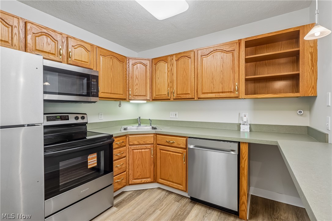 1352 Meadow Run Akron, OH 44321 - Photo 2 of 24