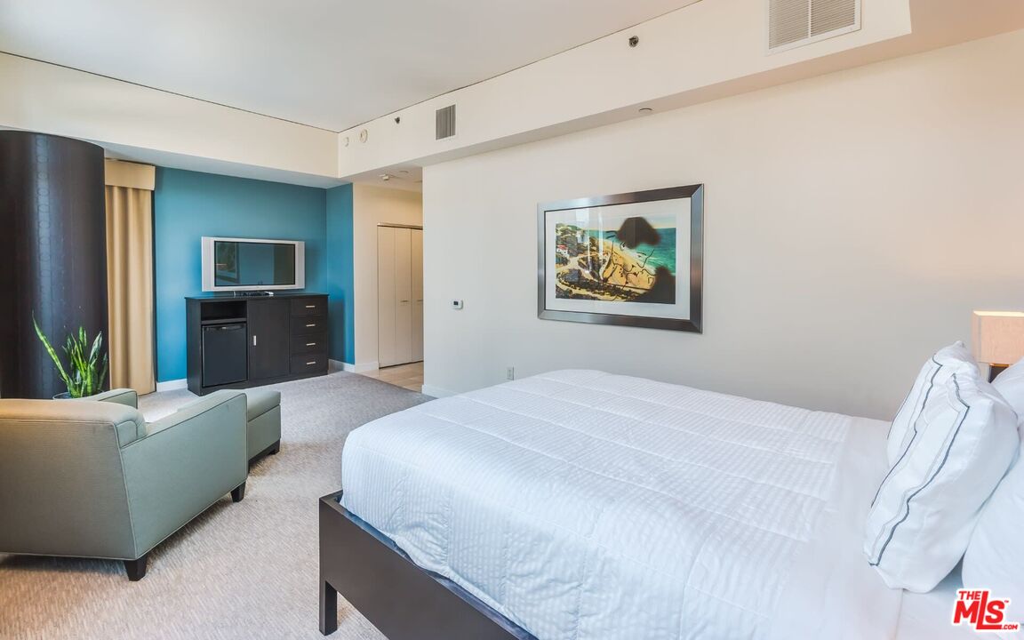 13650 Marina Pointe Drive, Unit 403 Marina del Rey, CA 90292 - Photo 43 of 47