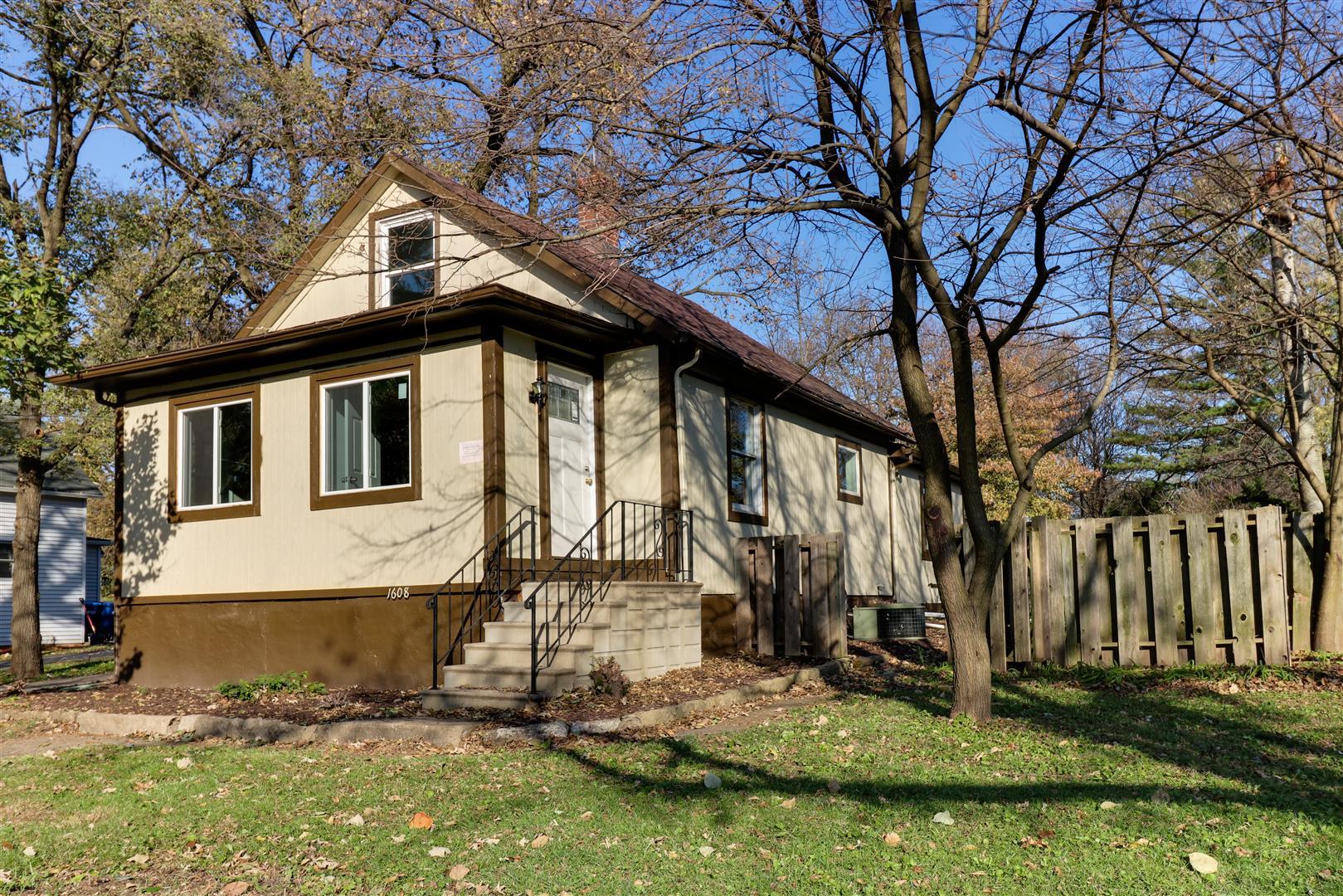 1608 Riverside Avenue St. Charles, IL 60174 - Photo 1 of 1