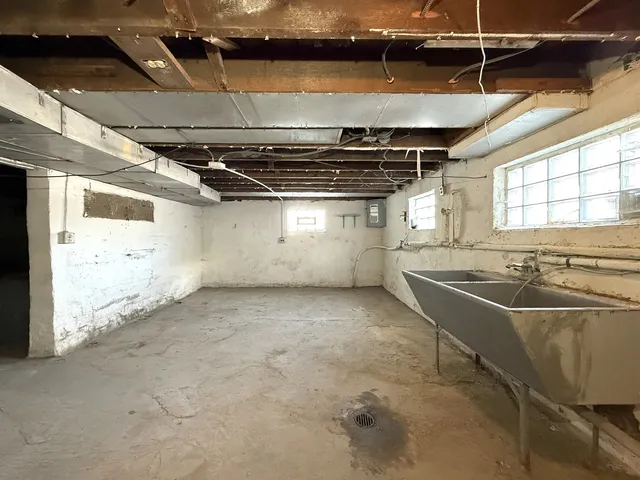 $149,900 | 4040 Rose Avenue, Lyons, IL 60534