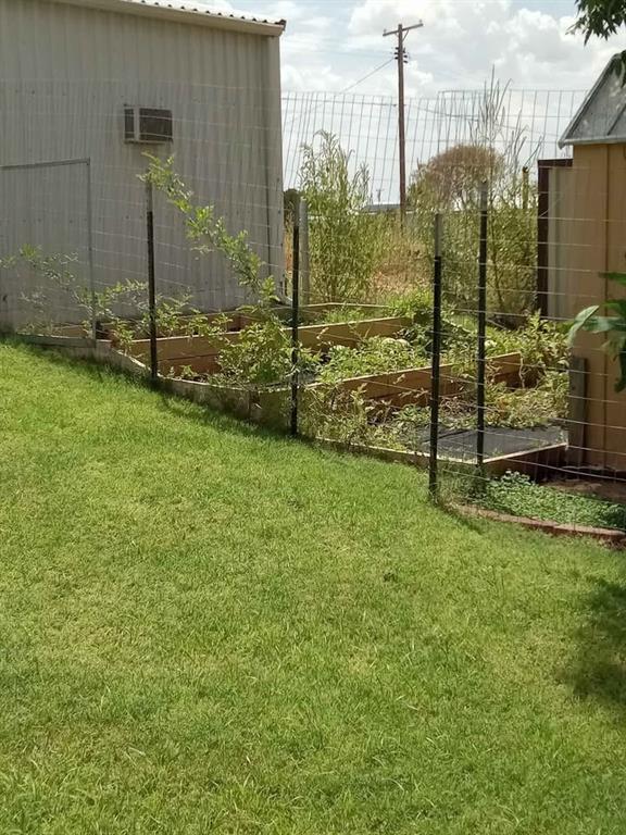 408 East Johnston Street Rotan, TX 79546 - Photo 7 of 18 a view of a back yard