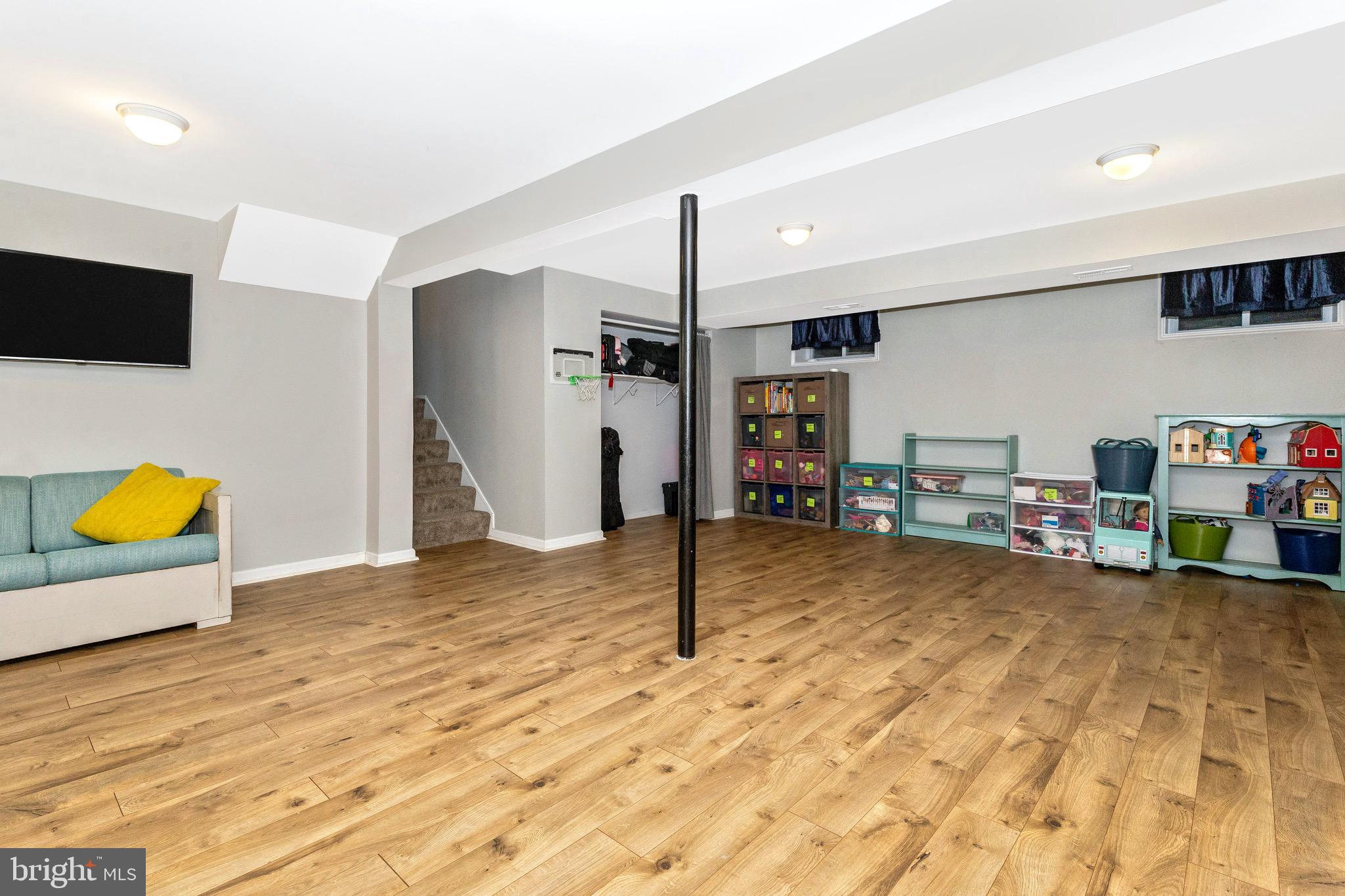 24008 Log House Road Gaithersburg, MD 20882 - Photo 35 of 58 So many options for this great space