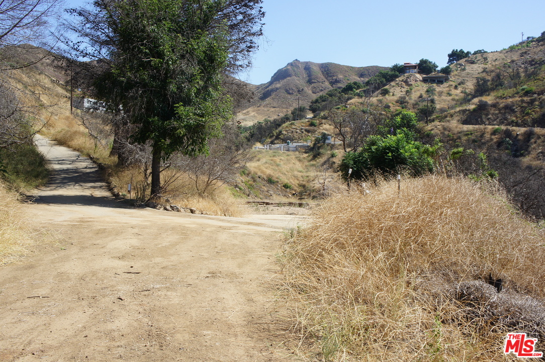 9625 Wells Road Malibu, CA 90265 - Photo 4 of 14