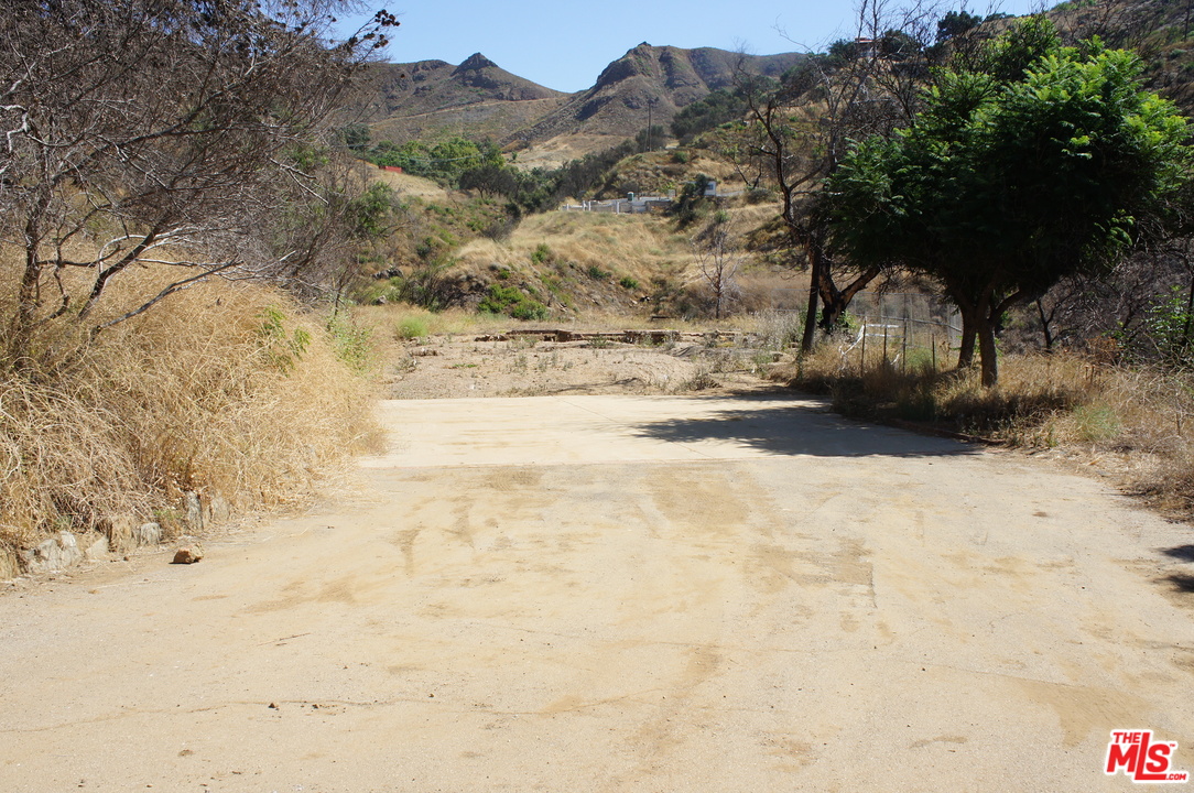 9625 Wells Road Malibu, CA 90265 - Photo 5 of 14