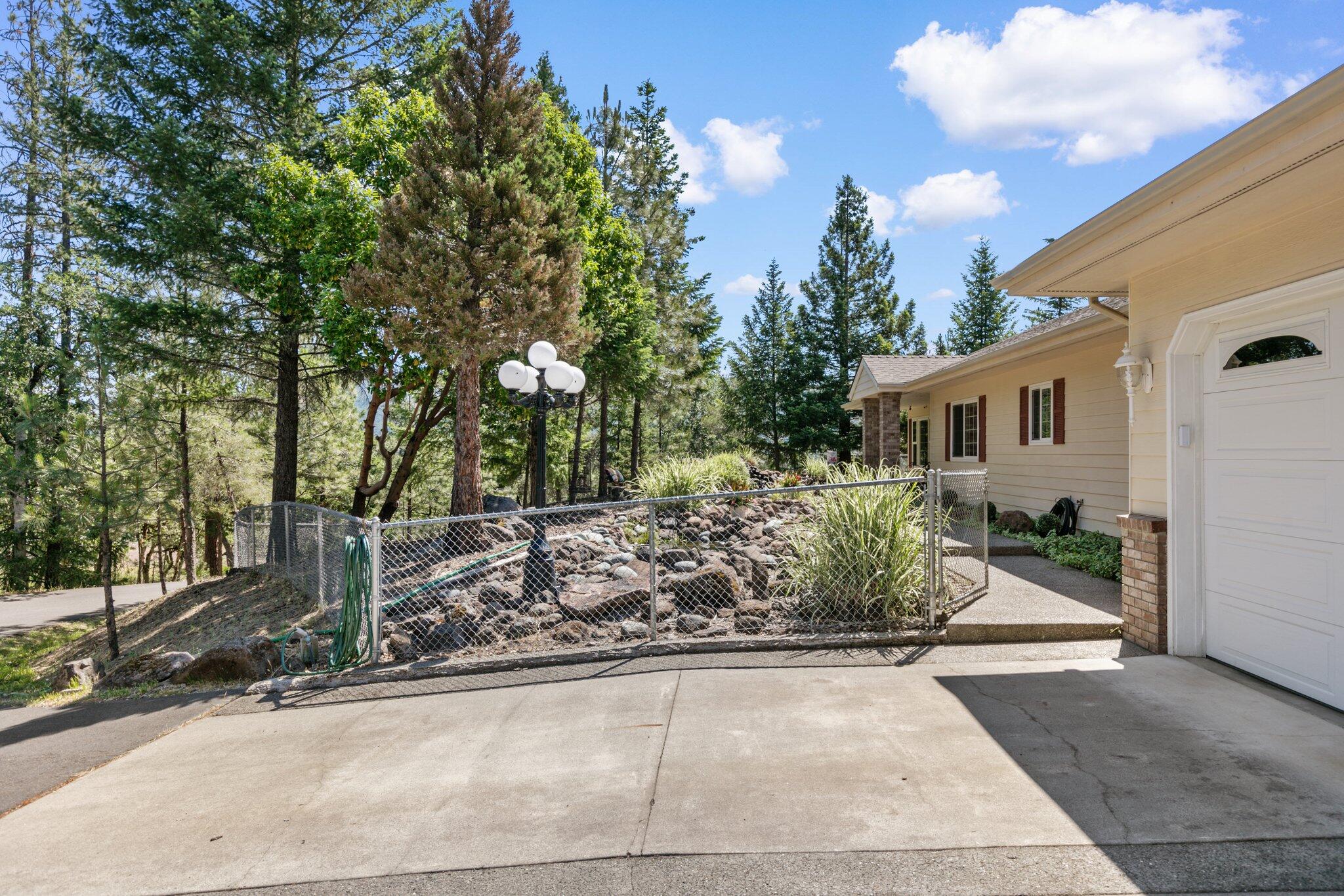 20547 Sawyer Road Shady Cove, OR 97539 - Photo 5 of 47 10-web-or-mls-WCIM0138