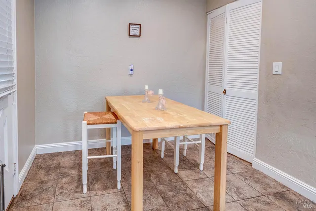 a dinning table and chair in a room