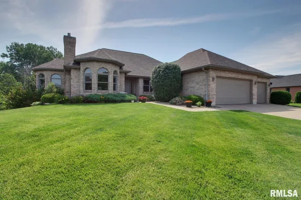 $460,000 | 2604 North 16th Street, Quincy, IL 62305
