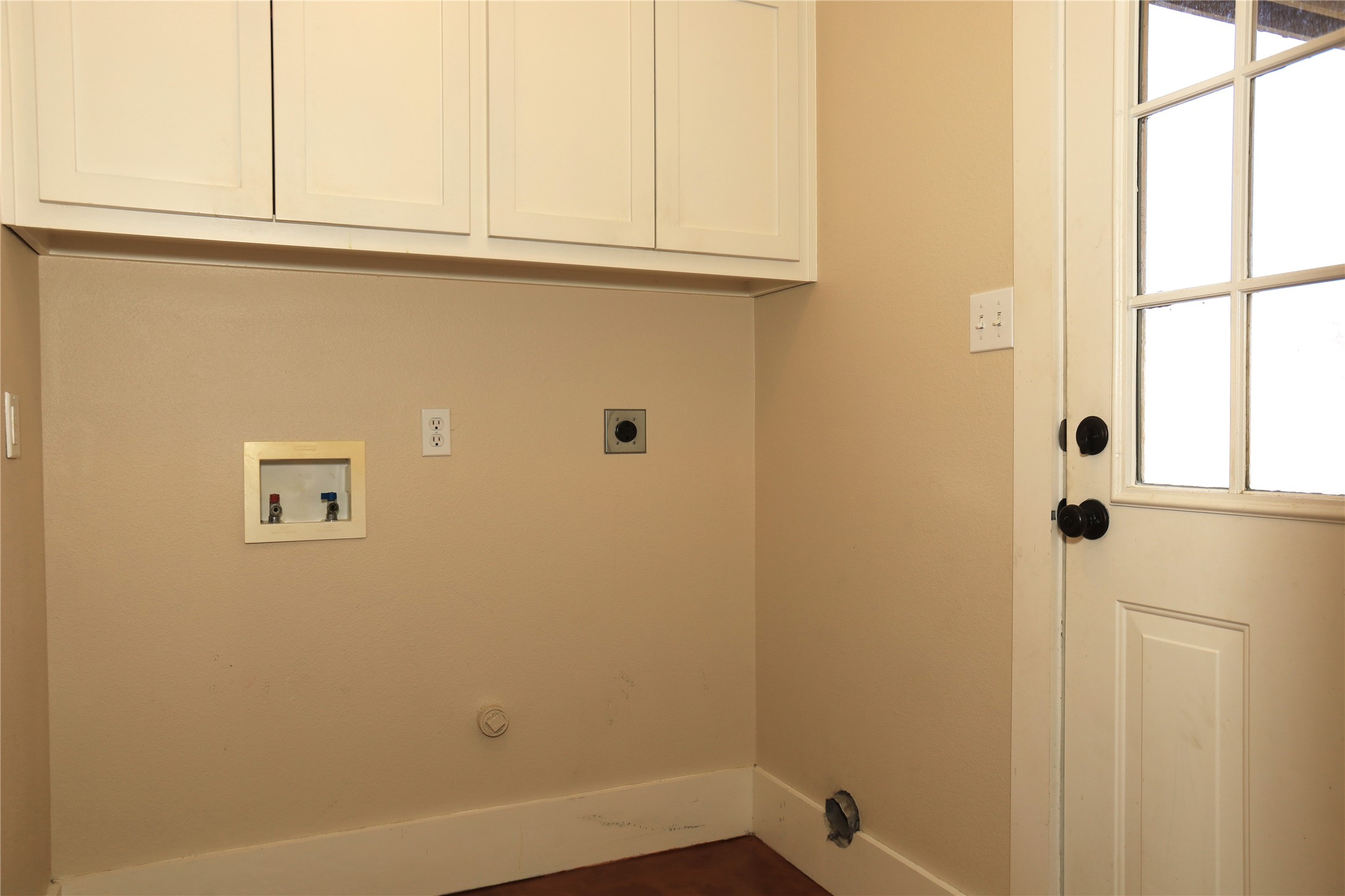 218 Hickory Street Sweeny, TX 77480 - Photo 11 of 13 a bathroom with a window