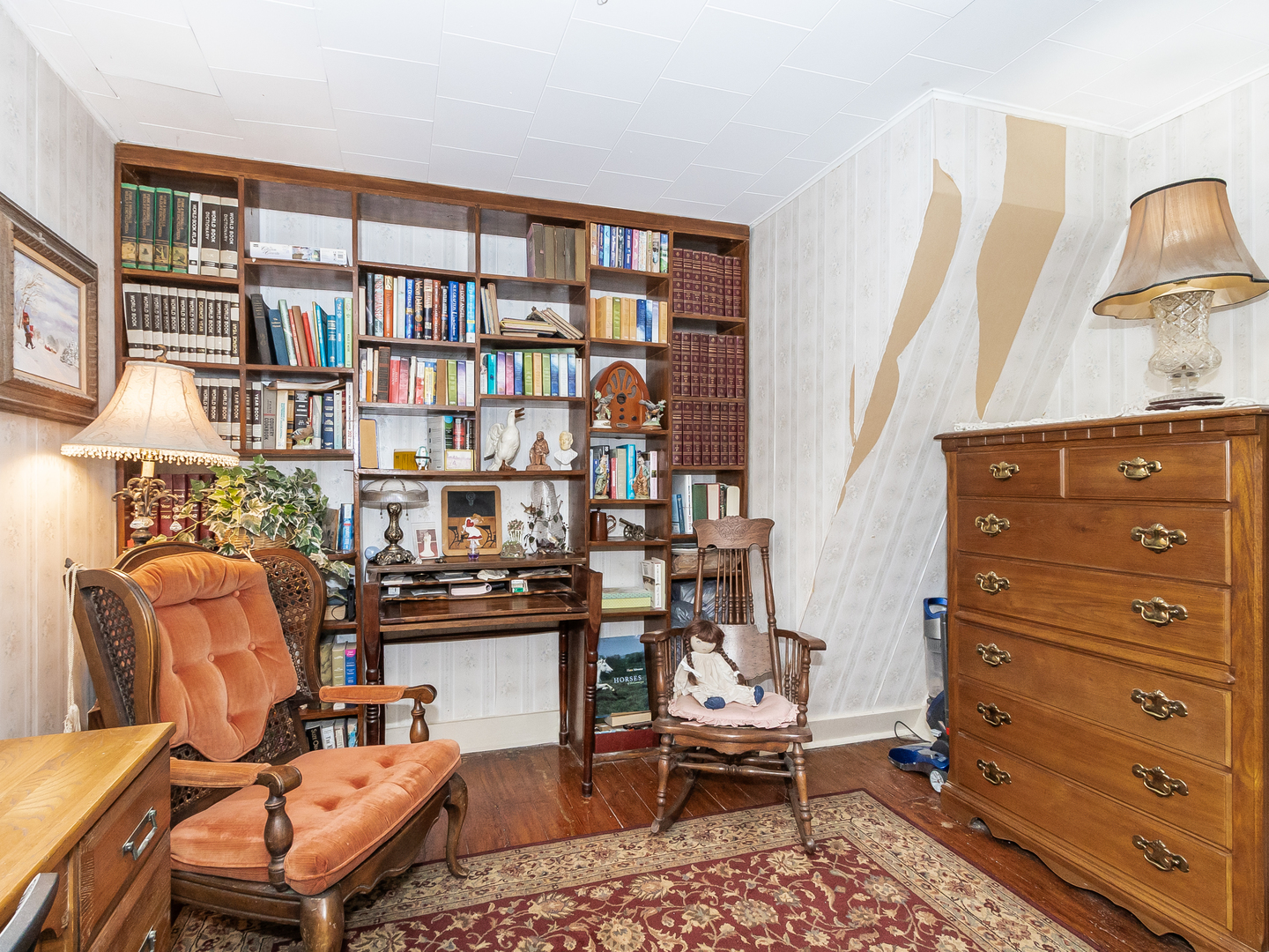 13561 West Kennedy Road Manhattan, IL 60442 - Photo 15 of 28 a living room with furniture a rug and a book shelf