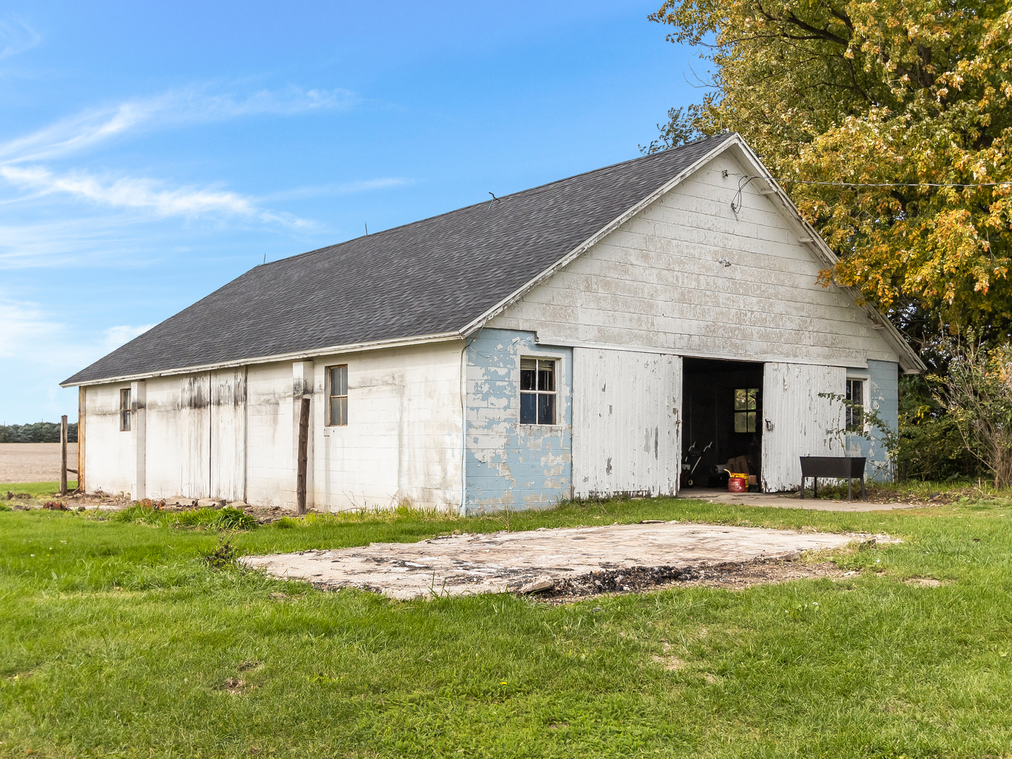 13561 West Kennedy Road Manhattan, IL 60442 - Photo 20 of 28 a view of a house with a yard and garage