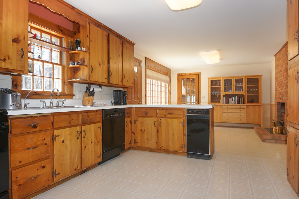 11 Walkup Road Sudbury, MA 01776 - Photo 3 of 19 Gallery Image 3