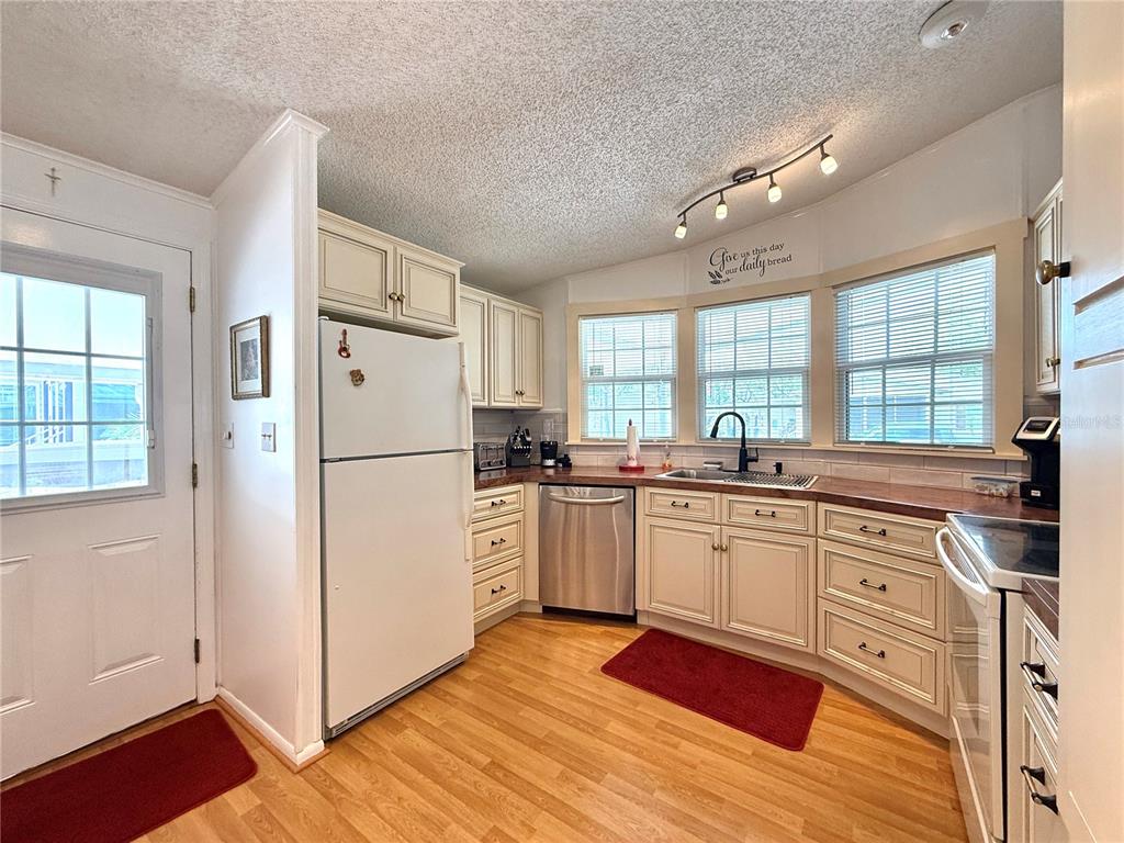 101 St George Court Apollo Beach, FL 33572 - Photo 12 of 44