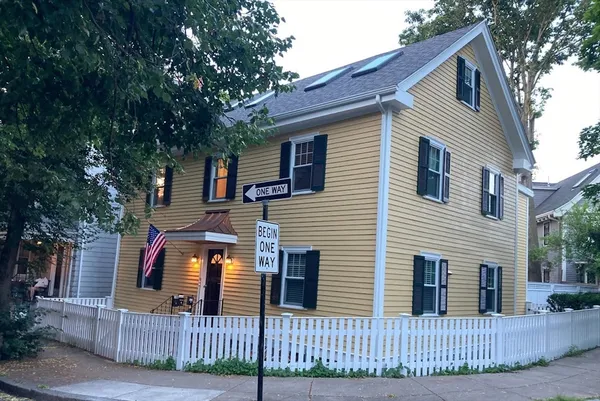 $3,850 | 7 Perry Street, Unit 1R, Brookline, MA 02445