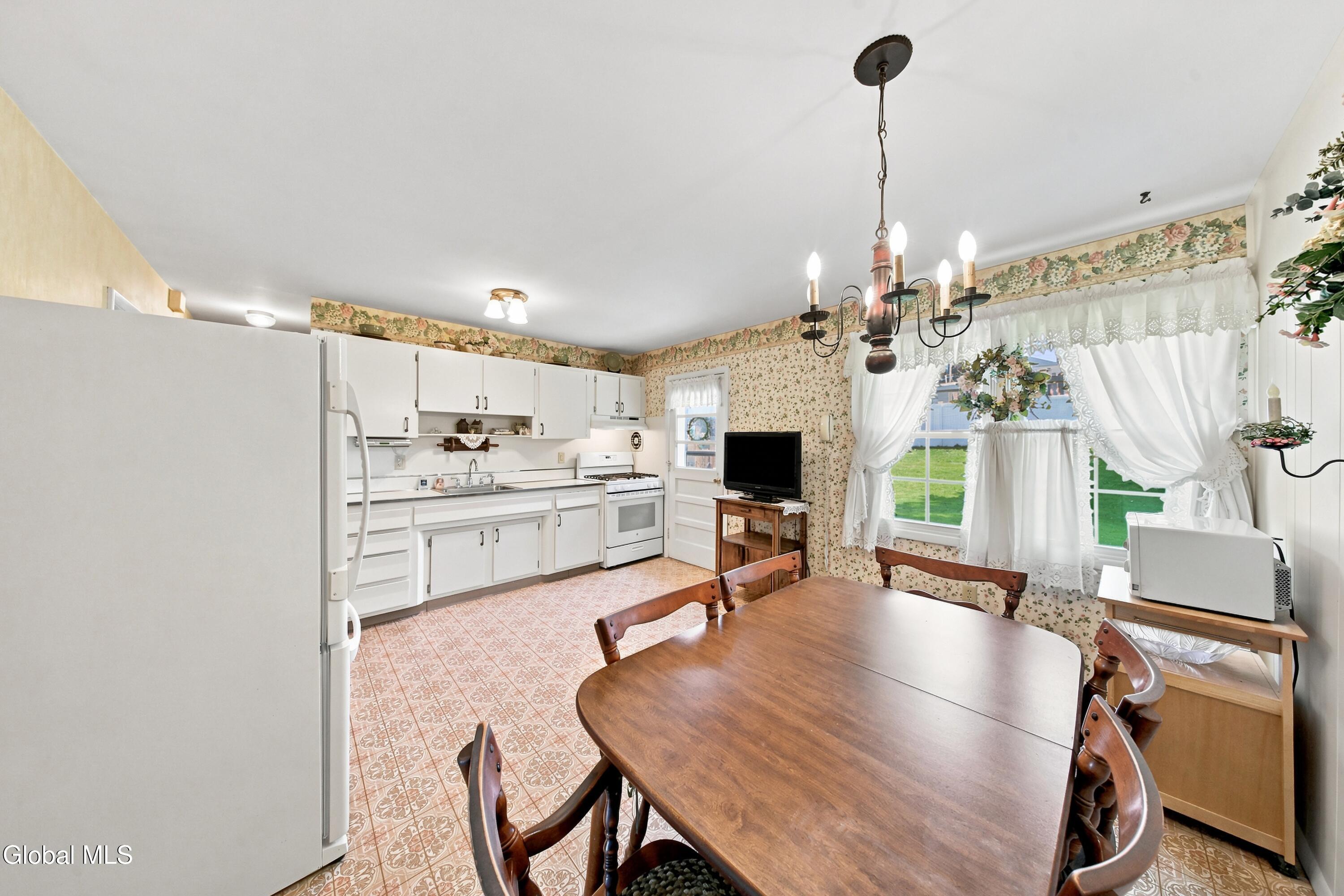 2 O'neil Street Troy, NY 12180 - Photo 7 of 34 7