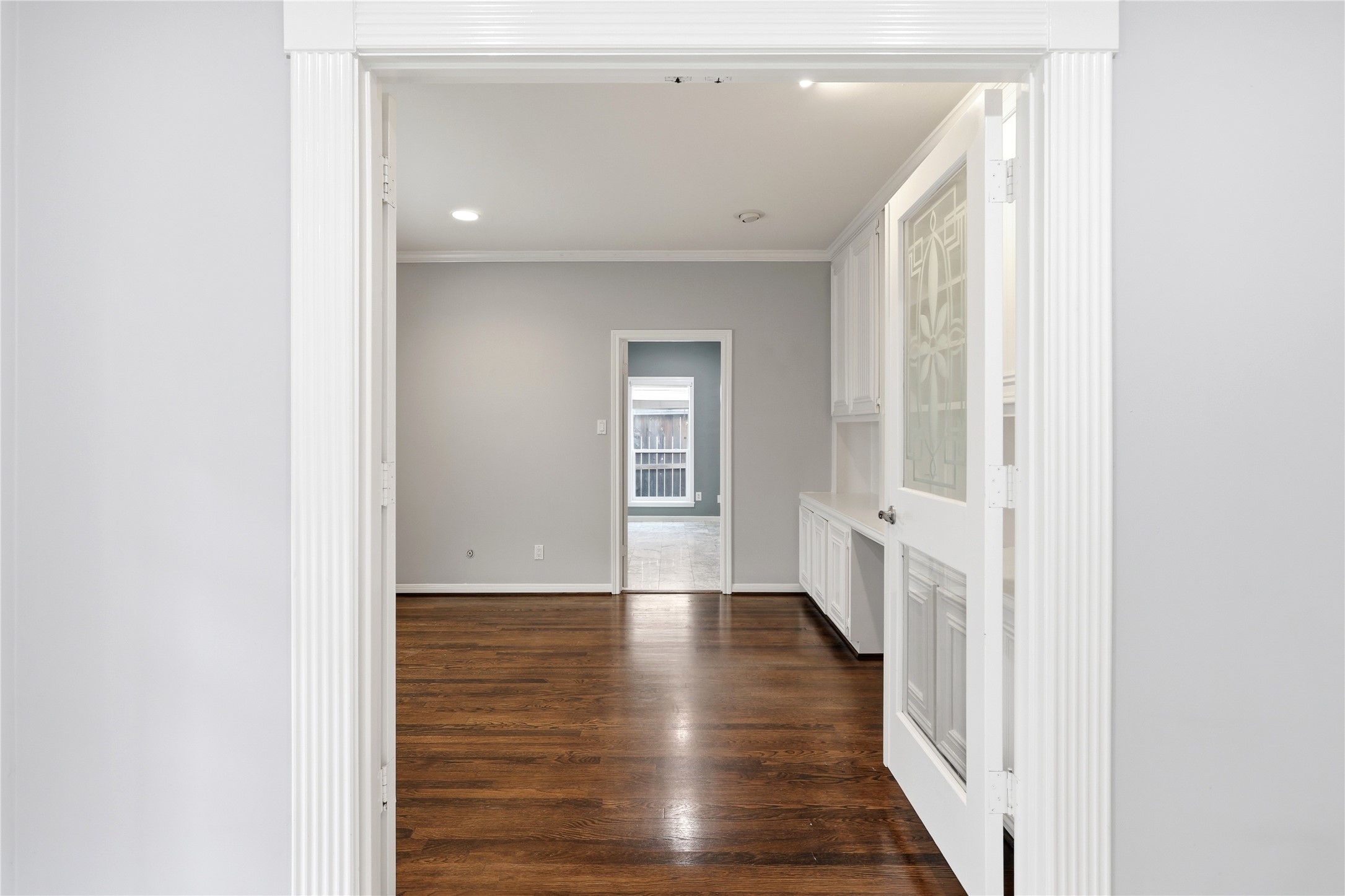 11507 Del Monte Drive Houston, TX 77077 - Photo 14 of 44 Home office/ study between foyer and primary bedroom.