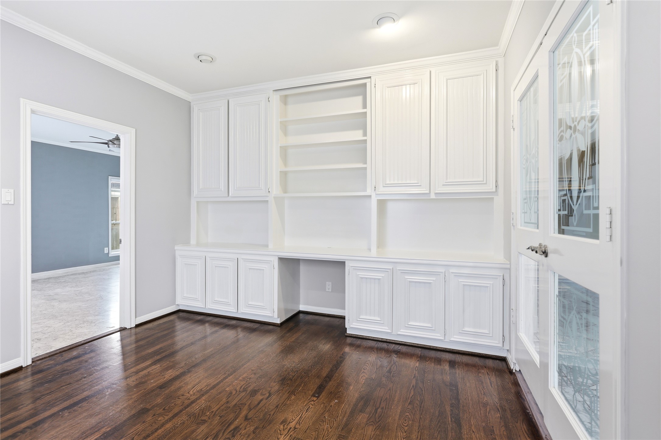11507 Del Monte Drive Houston, TX 77077 - Photo 16 of 44 Home office/ study between foyer and primary bedroom.