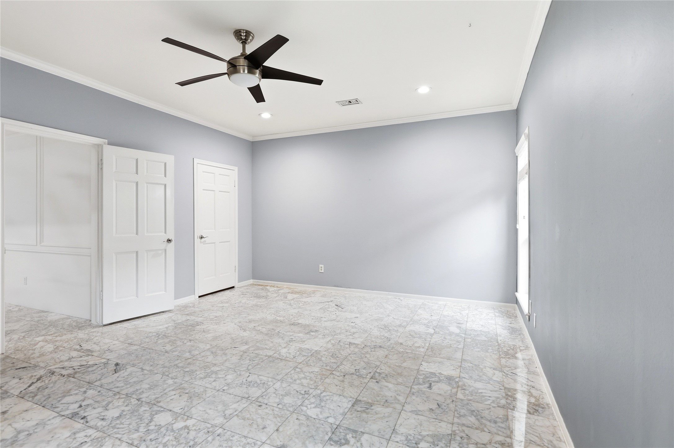 11507 Del Monte Drive Houston, TX 77077 - Photo 21 of 44 Primary bedroom.