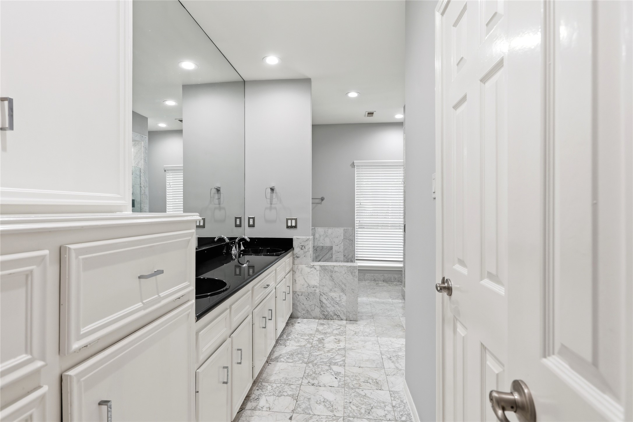11507 Del Monte Drive Houston, TX 77077 - Photo 23 of 44 Primary bathroom with double sinks, tub and shower.