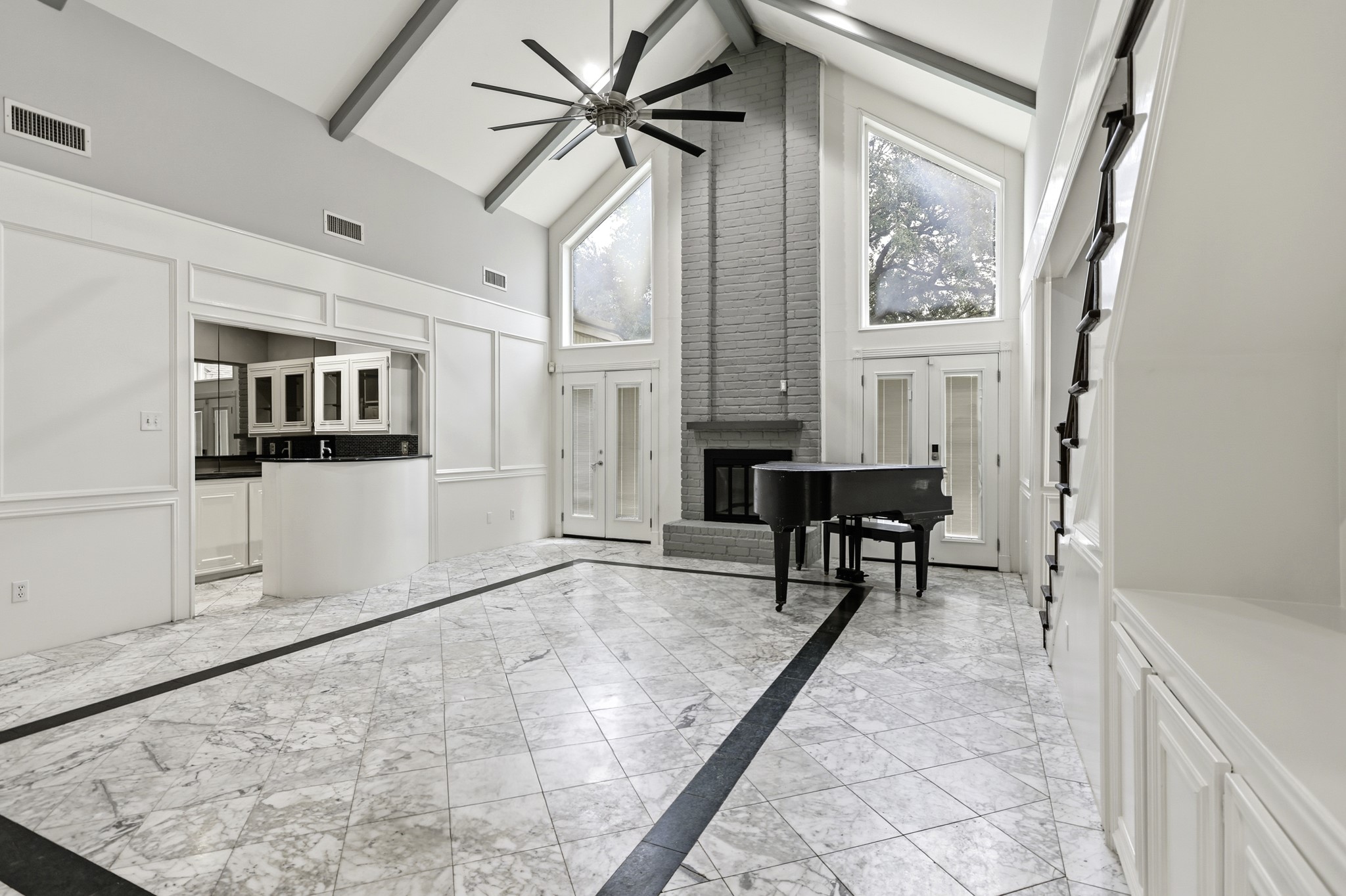 11507 Del Monte Drive Houston, TX 77077 - Photo 6 of 44 Big living room with high cathedral ceiling.