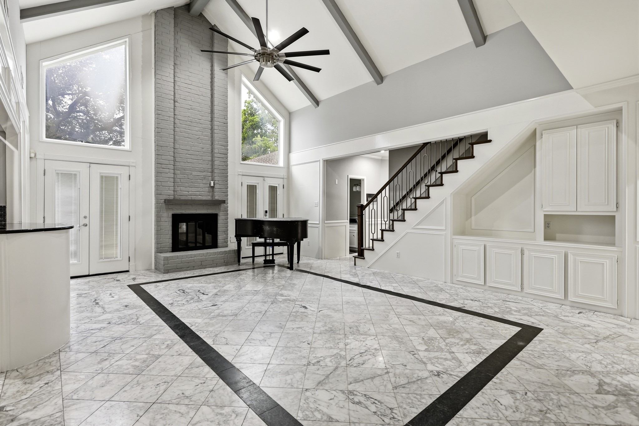 11507 Del Monte Drive Houston, TX 77077 - Photo 7 of 44 Big living room with high cathedral ceiling.