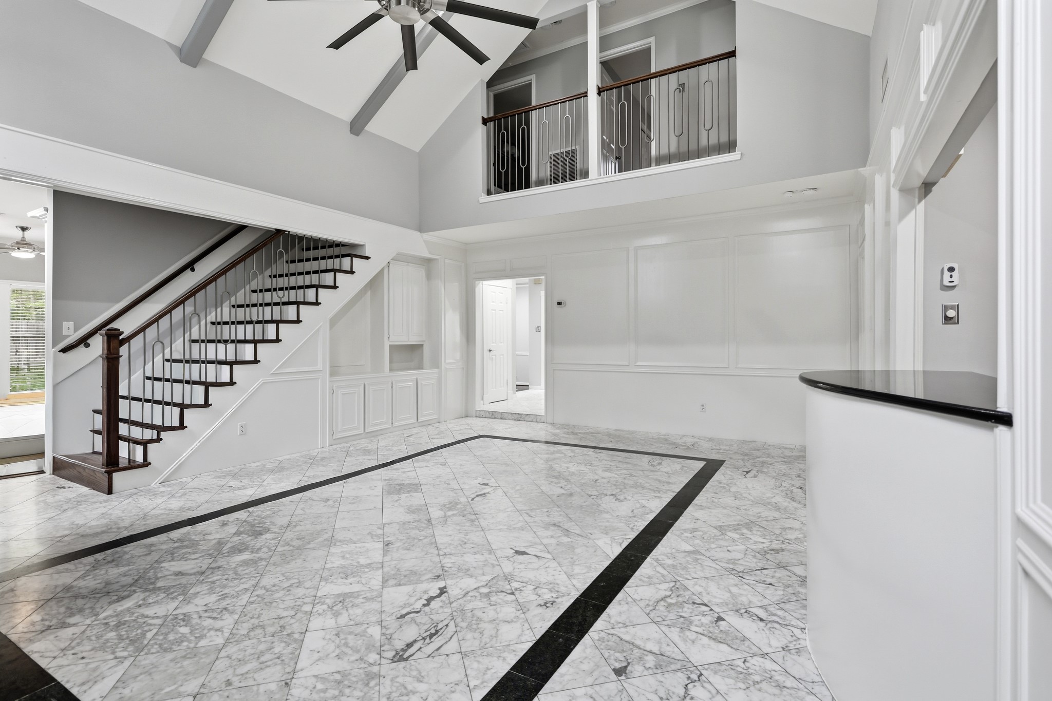 11507 Del Monte Drive Houston, TX 77077 - Photo 8 of 44 Big living room with high cathedral ceiling.