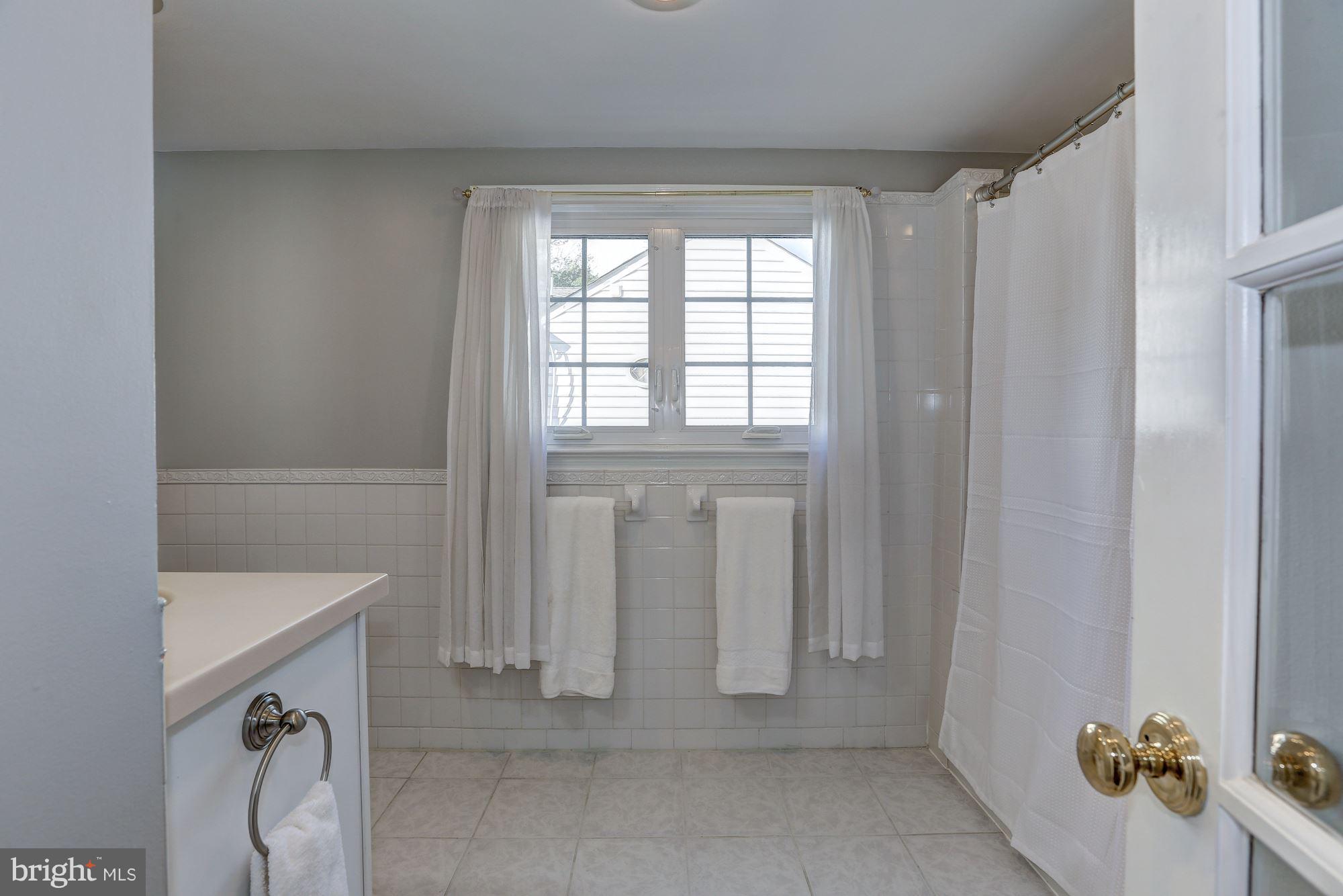211 Whitestone Road Silver Spring, MD 20901 - Photo 16 of 30 Bath (Master)
