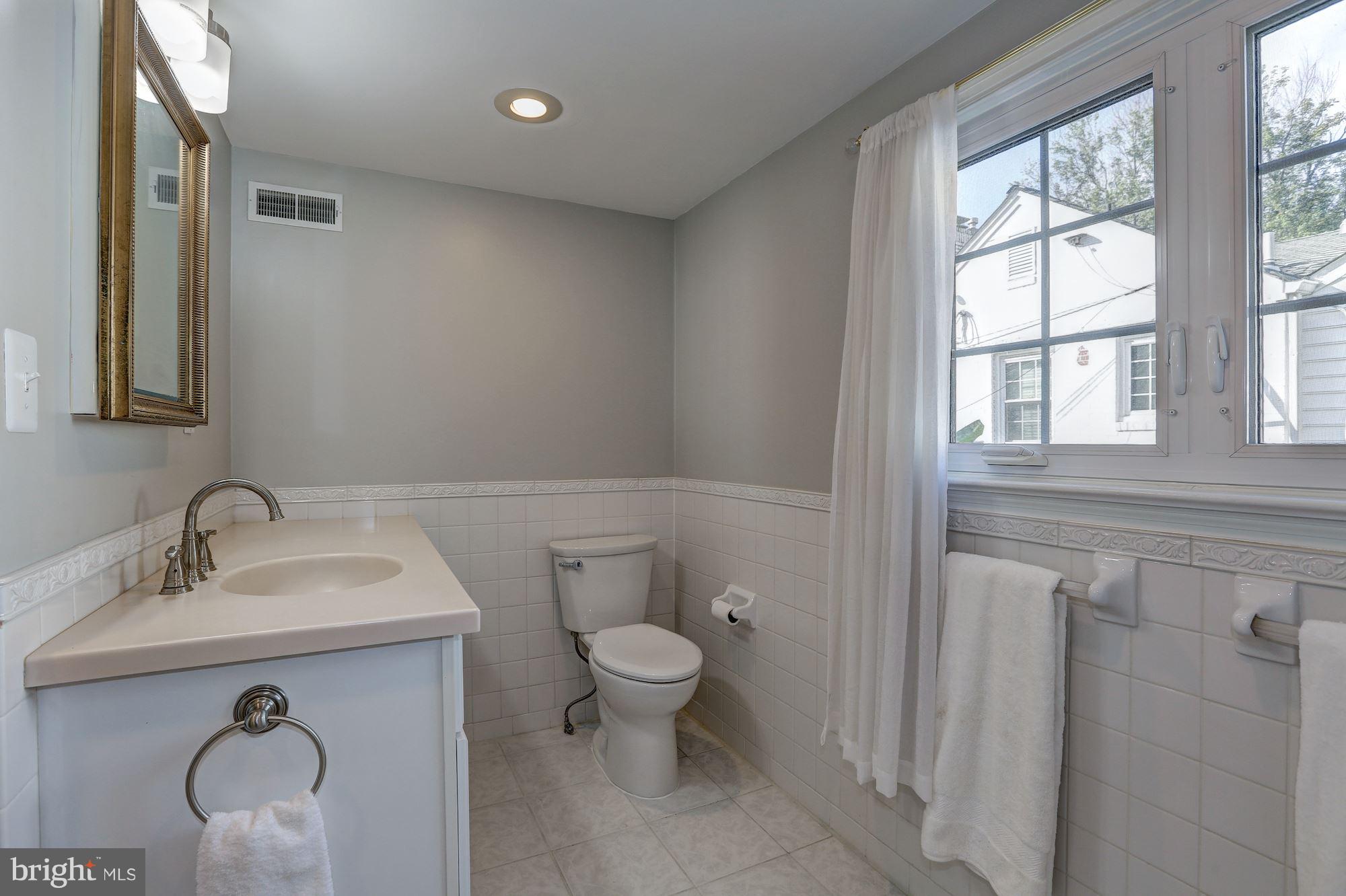 211 Whitestone Road Silver Spring, MD 20901 - Photo 17 of 30 Bath (Master)