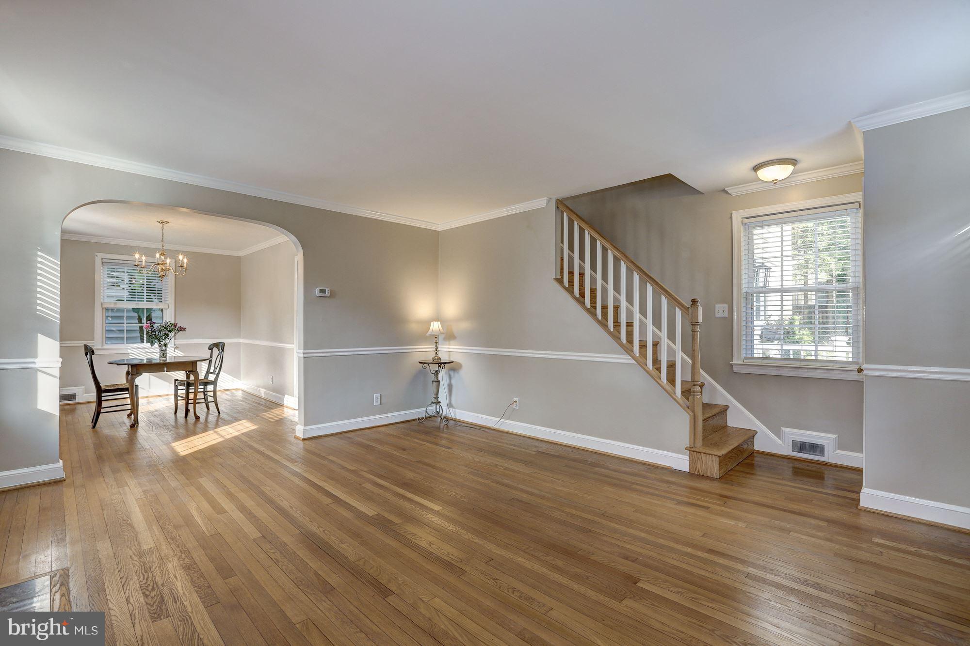 211 Whitestone Road Silver Spring, MD 20901 - Photo 4 of 30 Living Room