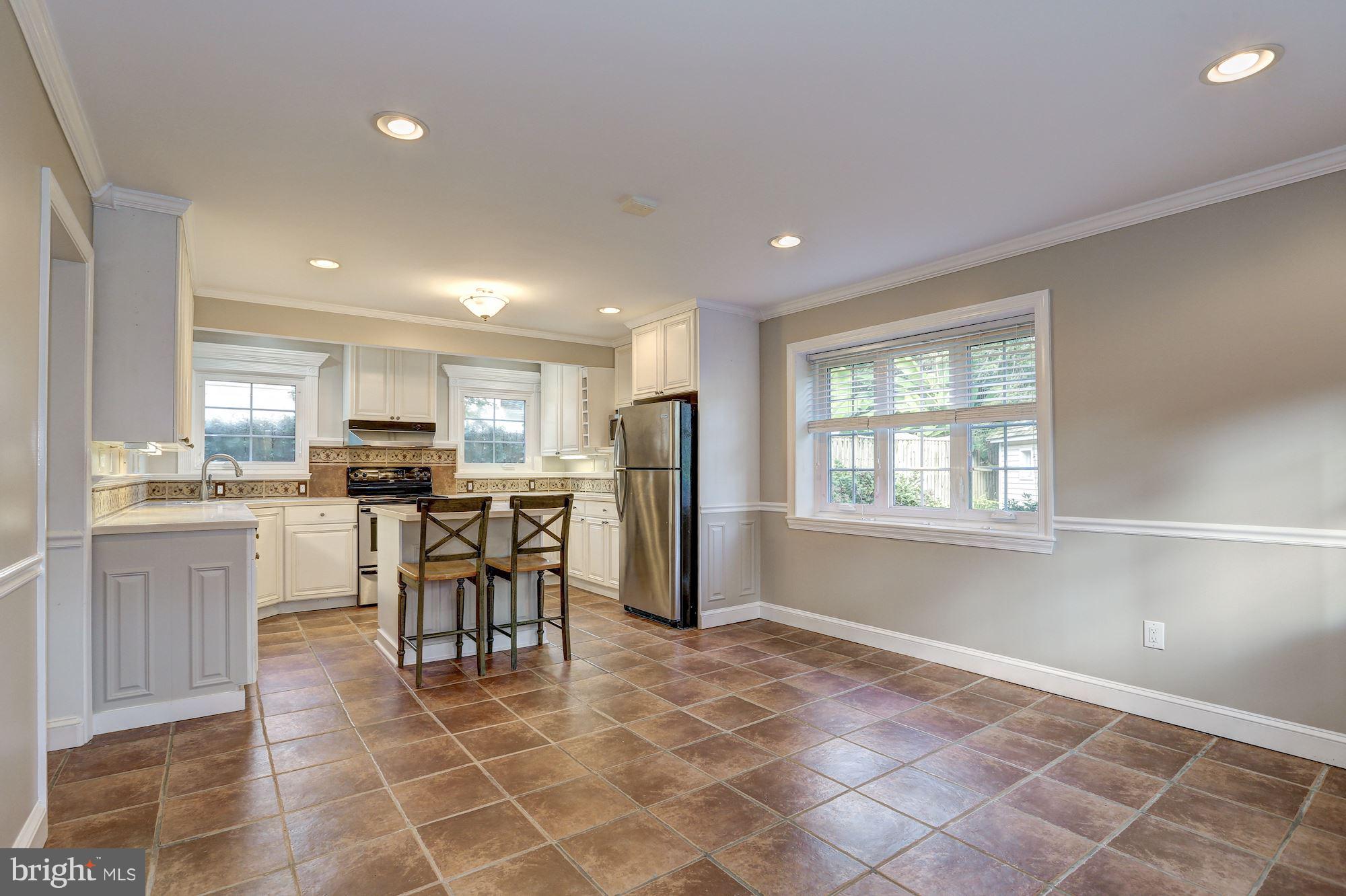 211 Whitestone Road Silver Spring, MD 20901 - Photo 8 of 30 Kitchen