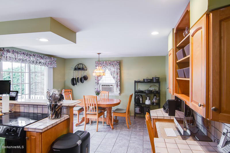 68 Winesap Road Pittsfield, MA 01201 - Photo 11 of 26 dining