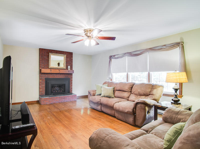68 Winesap Road Pittsfield, MA 01201 - Photo 12 of 26 living Room