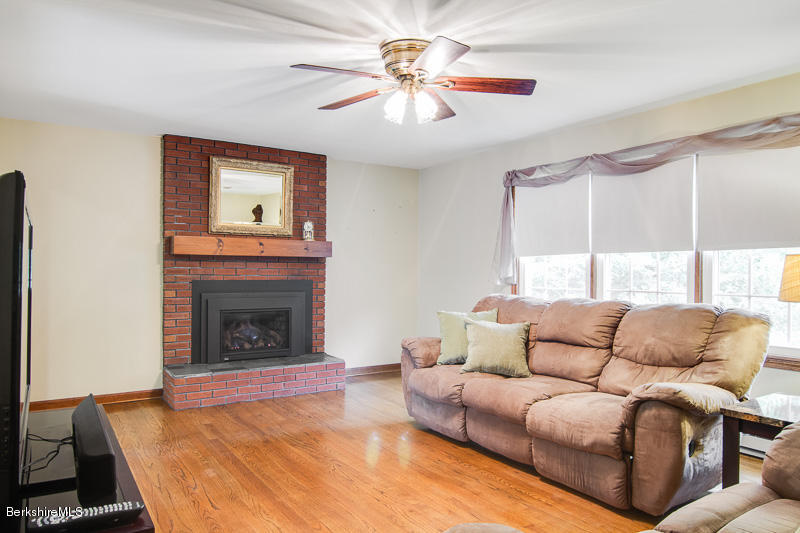 68 Winesap Road Pittsfield, MA 01201 - Photo 13 of 26 Living Room