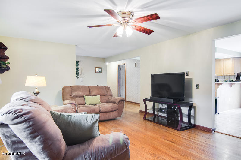 68 Winesap Road Pittsfield, MA 01201 - Photo 14 of 26 Living Room