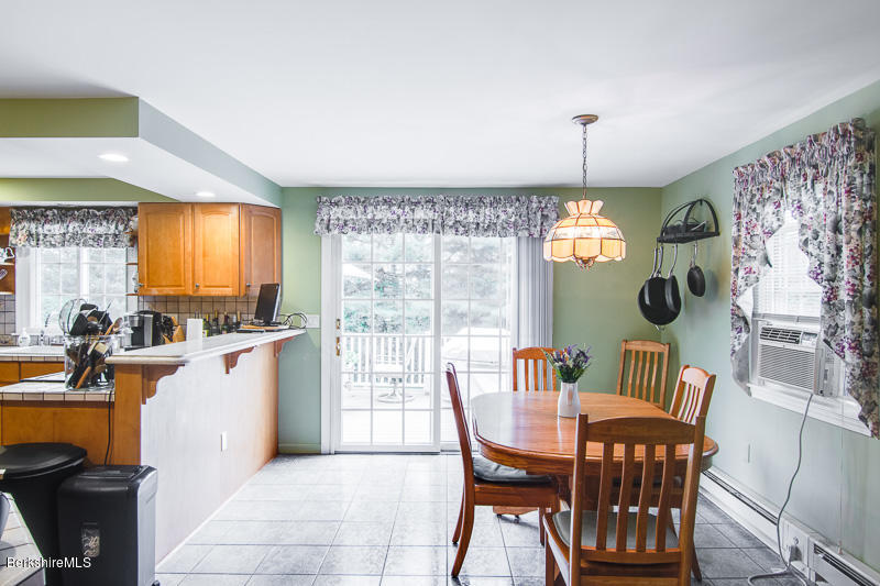 68 Winesap Road Pittsfield, MA 01201 - Photo 15 of 26 Dining Room