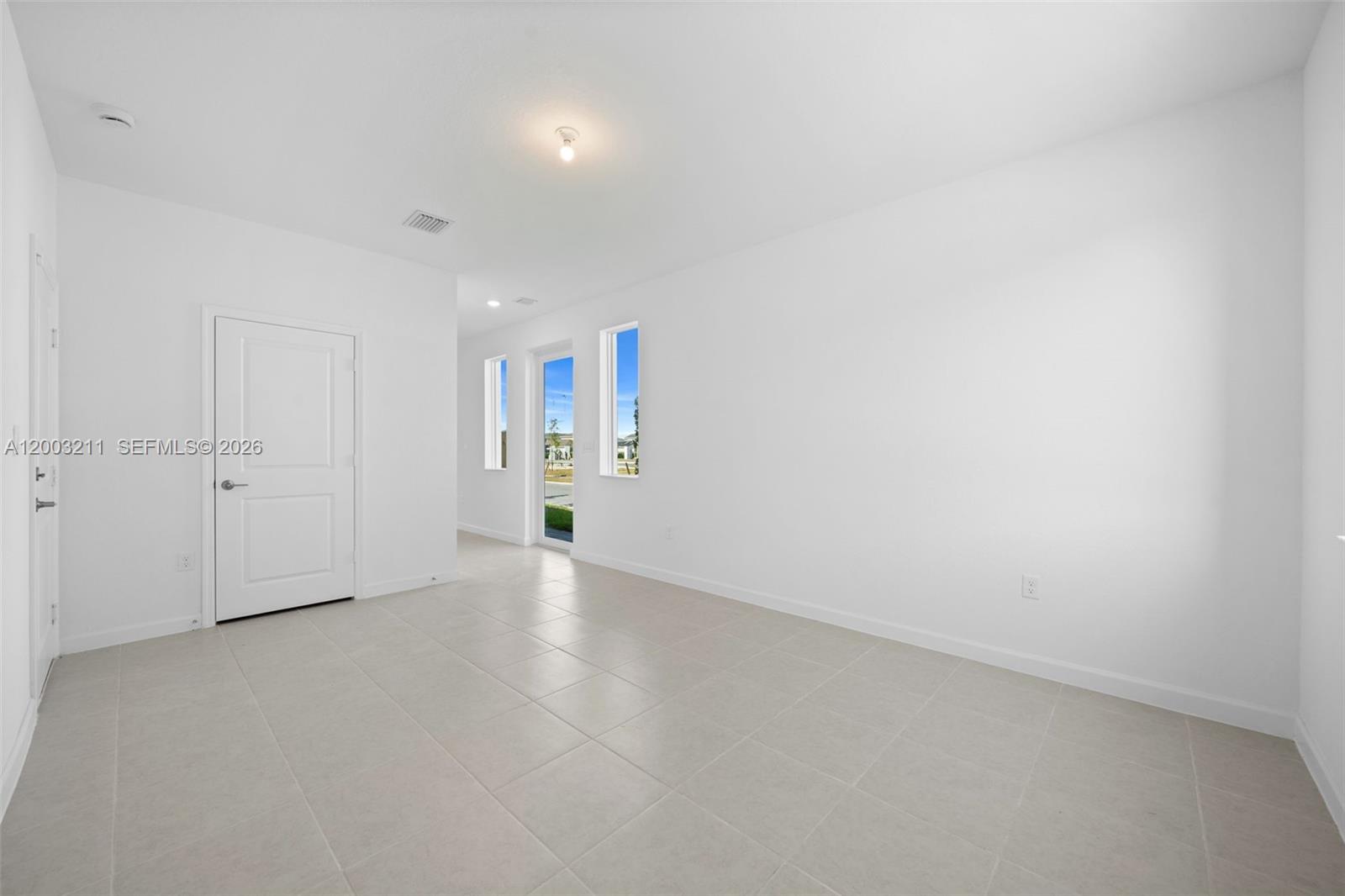 715 Southeast 15th Street Homestead, FL 33034 - Photo 4 of 38 a view of an empty room