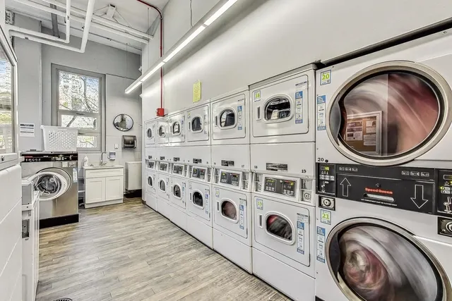 $3,000 | 1255 North Sandburg Terrace, Unit 2804, Chicago, IL 60610