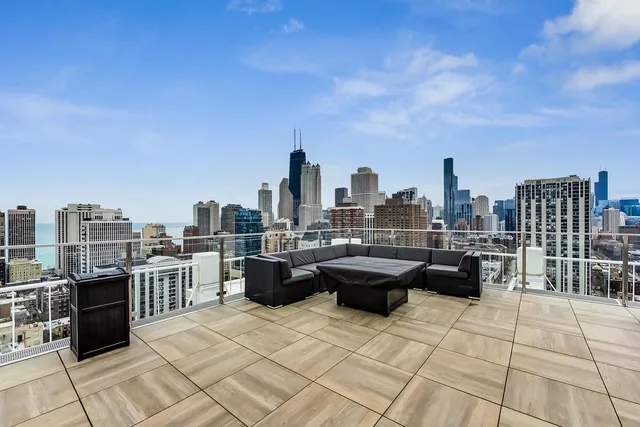 $3,000 | 1255 North Sandburg Terrace, Unit 2804, Chicago, IL 60610